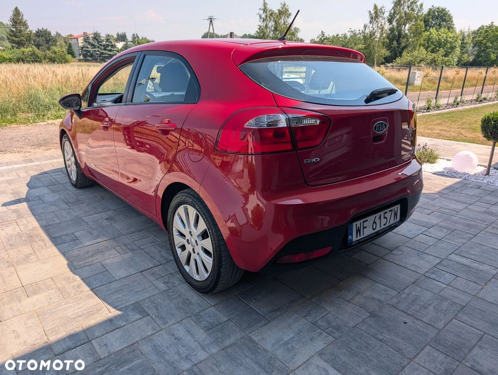 Kia Rio 1.4 M - 10