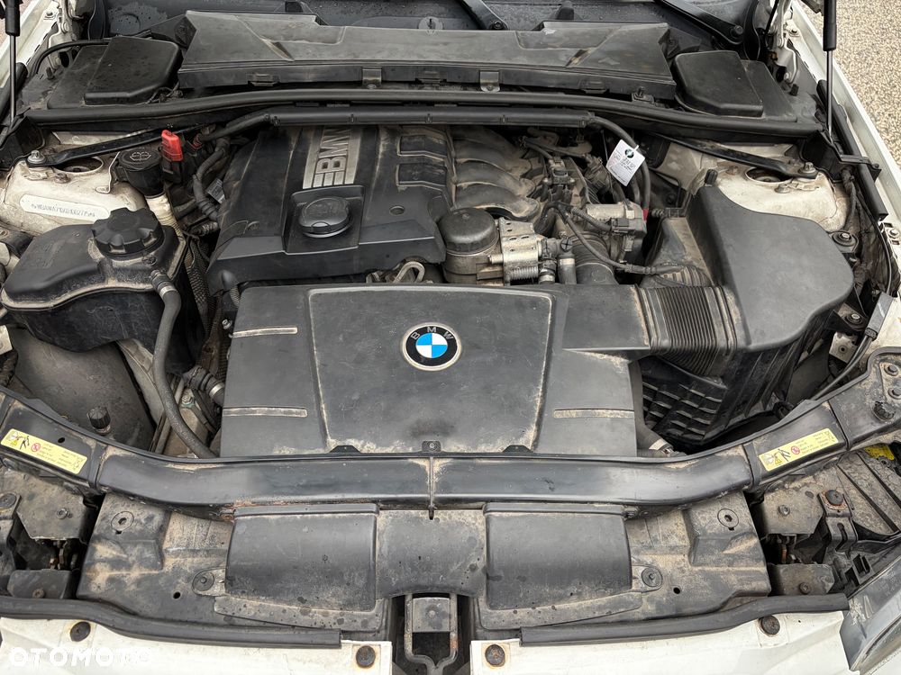 BMW Seria 3 320i - 25
