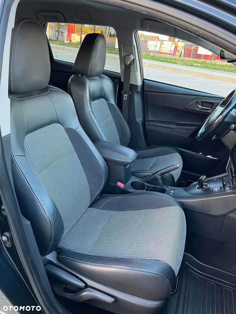 Toyota Auris Hybrid 135 Selection - 19