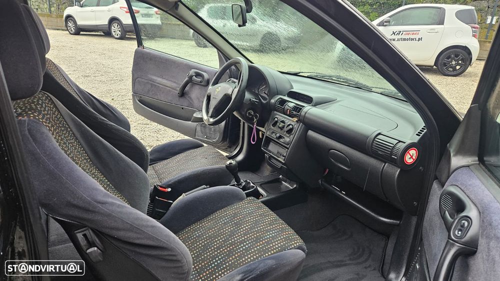 Opel Corsa 1.4 16V Sport - 11