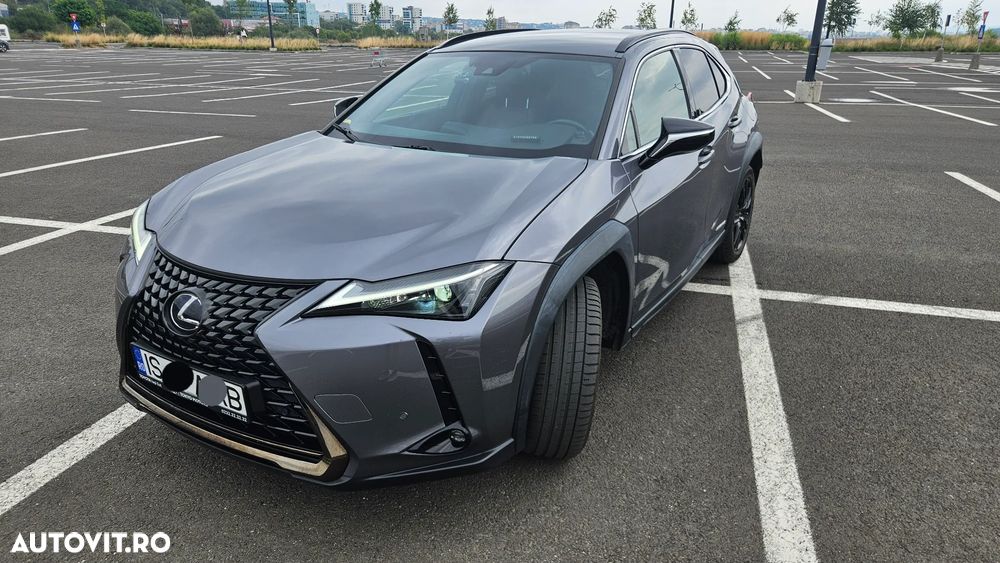 Lexus UX - 4