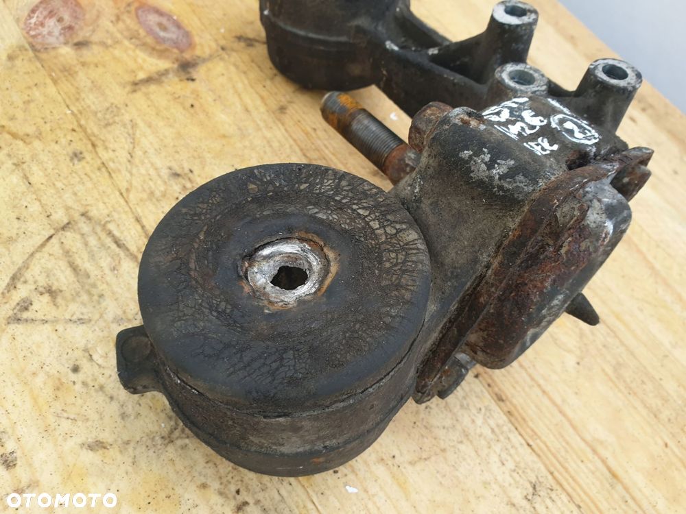 Mercedes W126 SEC PRZEDNI WAHACZ prawy przód - 3