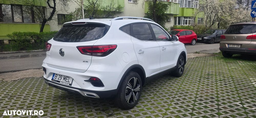 MG ZS 1.5 GSL 5MT Exclusive - 2
