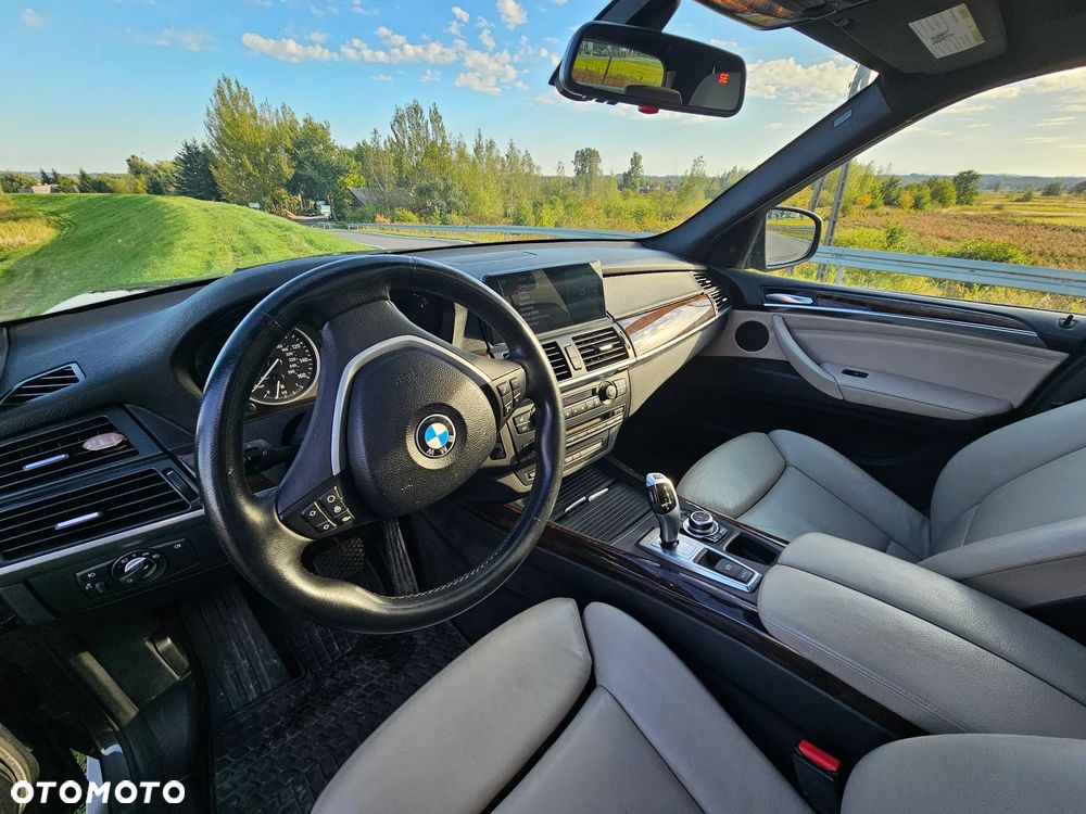 BMW X5 5.0i xDrive - 22