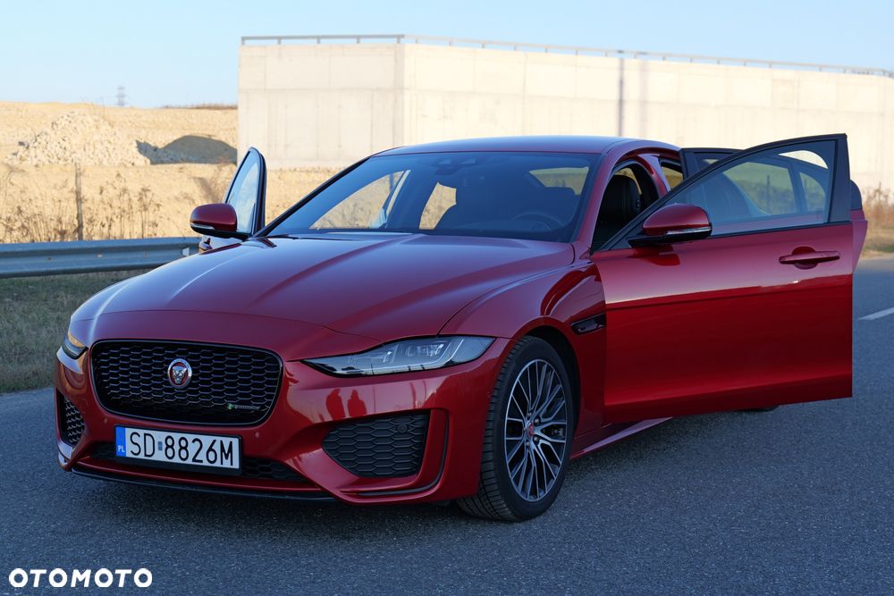 Jaguar XE P250 R-Dynamic Black - 11