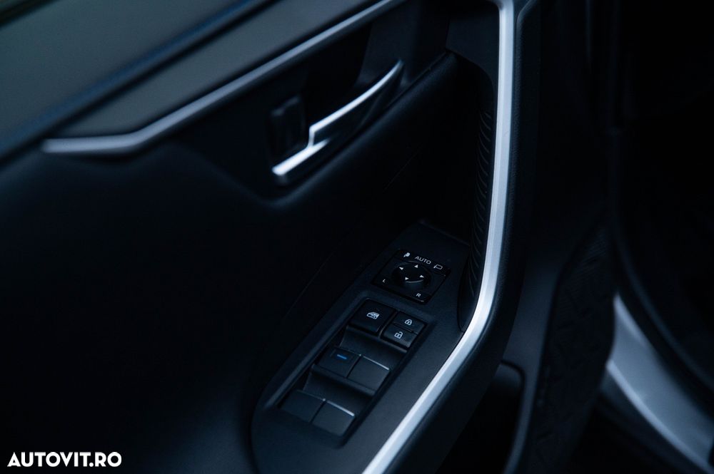 Toyota RAV4 2.5 4x4 Team Deutschland - 16