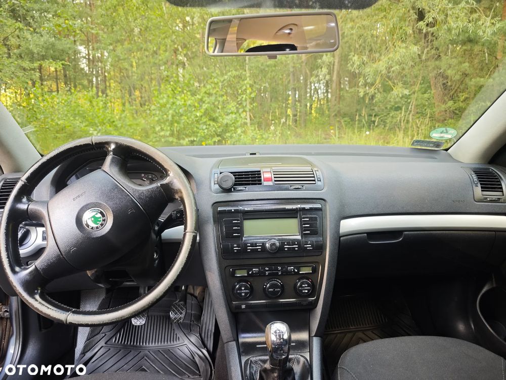 Skoda Octavia 1.6 Combi - 21