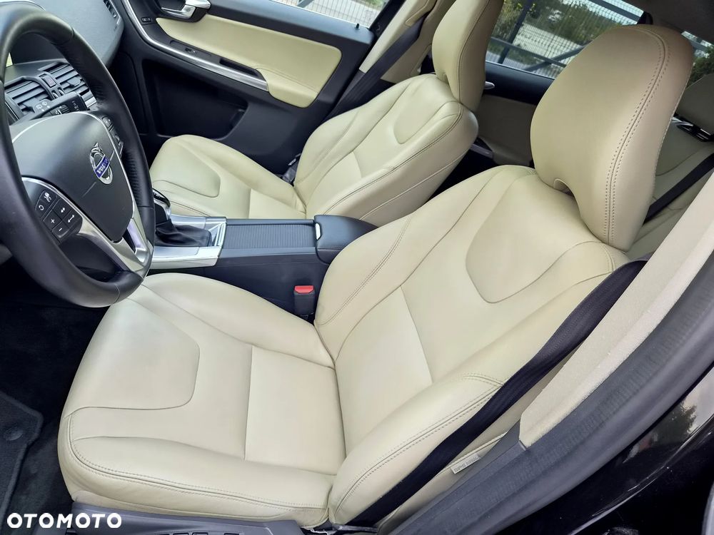 Volvo XC 60 D4 AWD Geartronic Summum - 24