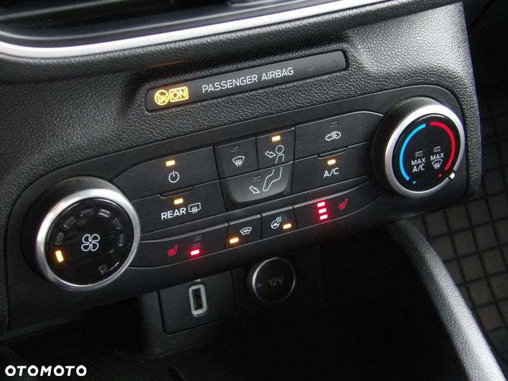 Ford Focus 1.0 EcoBoost Trend Edition - 28