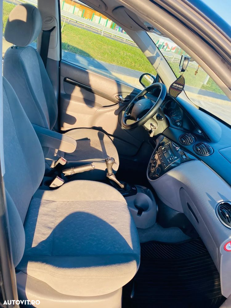 Ford Focus 1.6 16V Ghia - 16