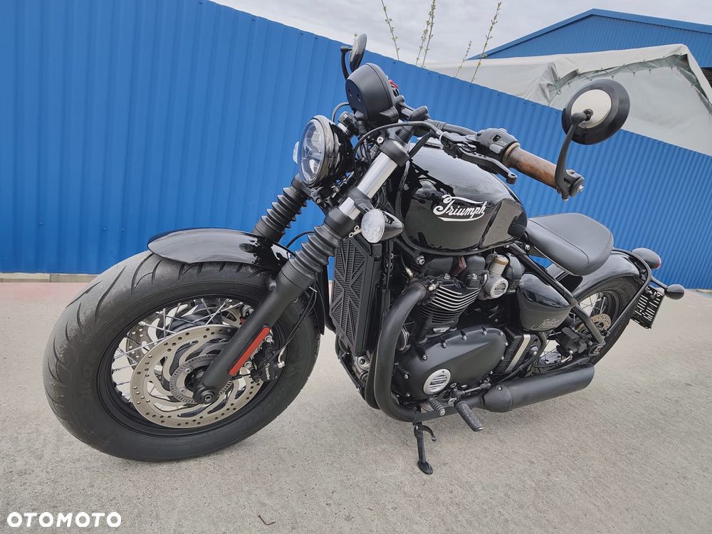 Triumph Bonneville Bobber - 3