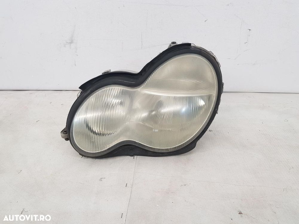 Far stanga Mercedes C Class W203 halogen 1305235663 - 2