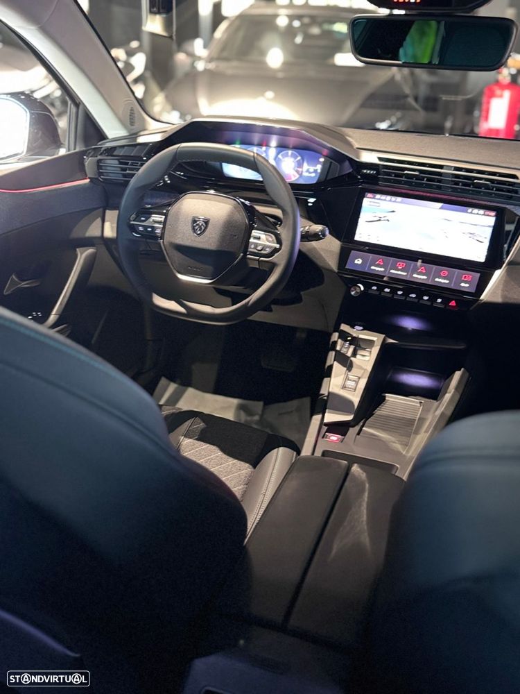 Peugeot 408 1.2 PureTech Allure Pack EAT8 - 26