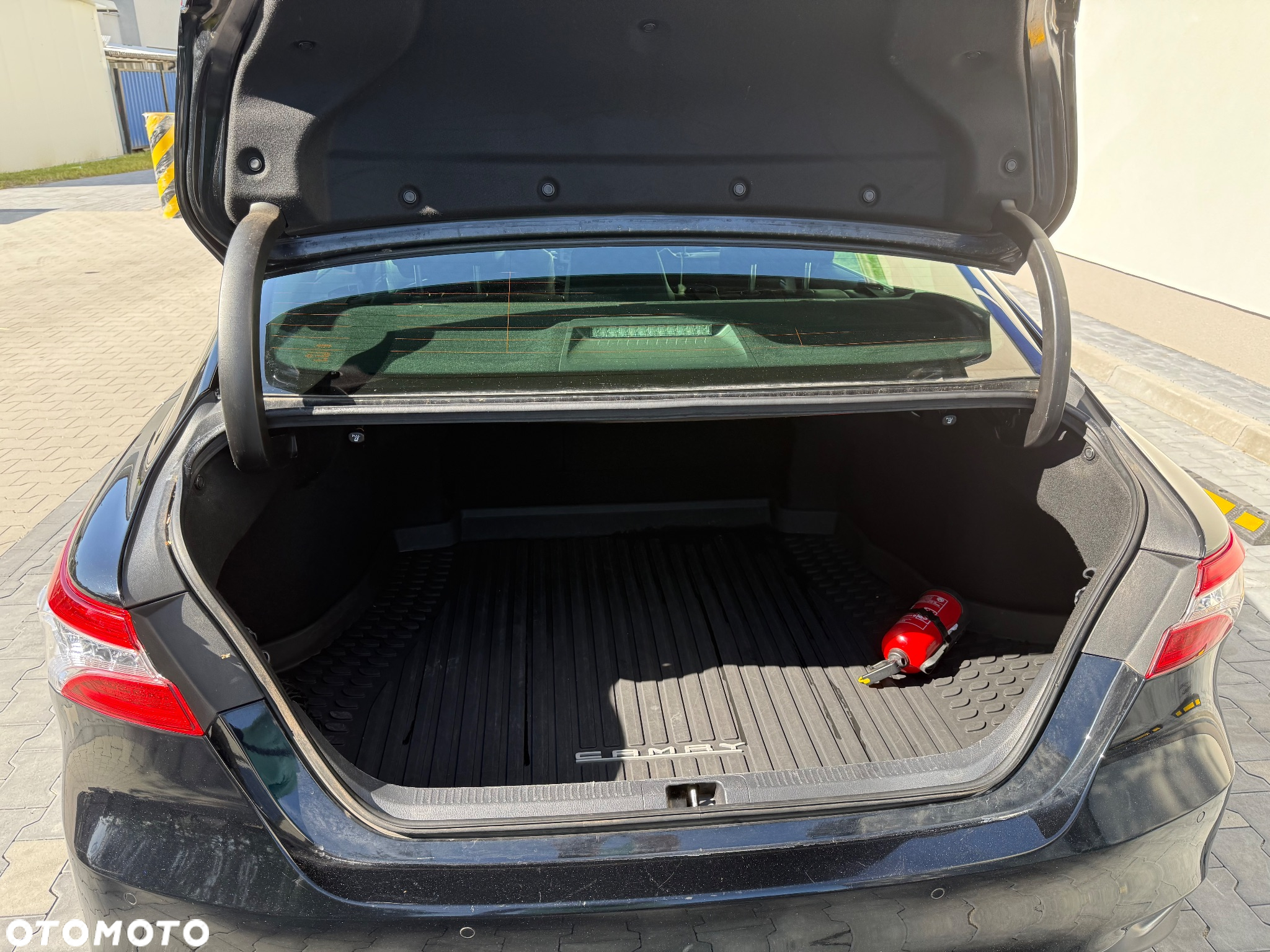 Toyota Camry 2.5 Hybrid Executive CVT - 18