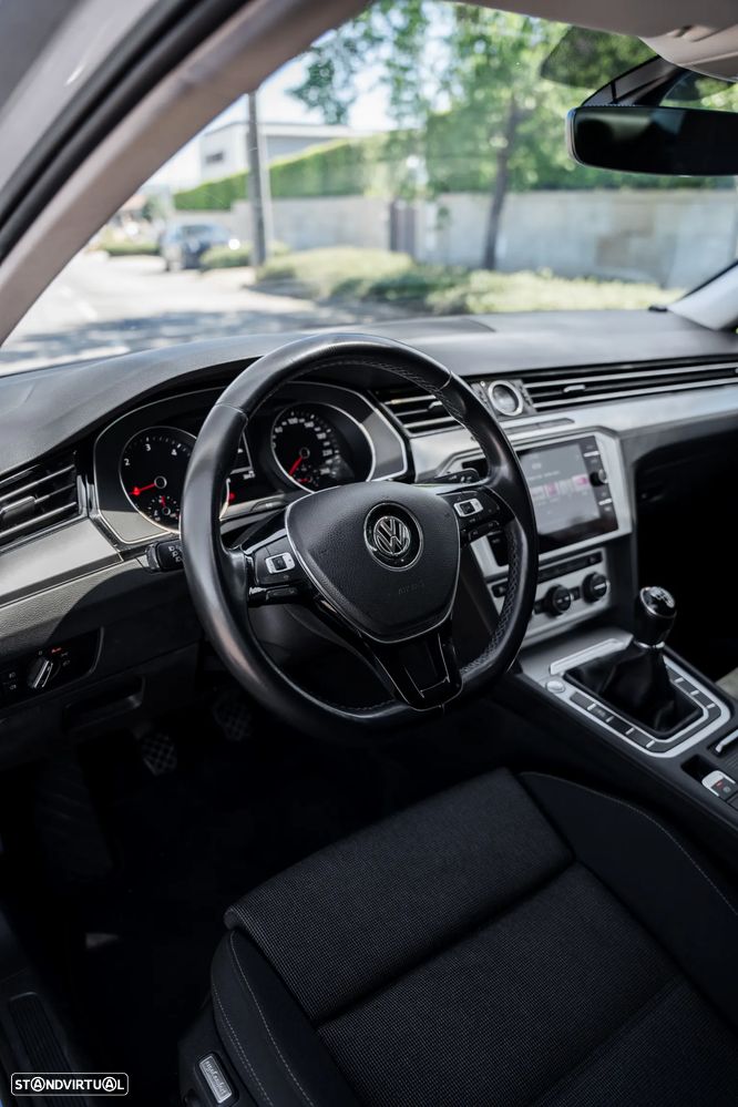 VW Passat 2.0 TDI Highline - 24