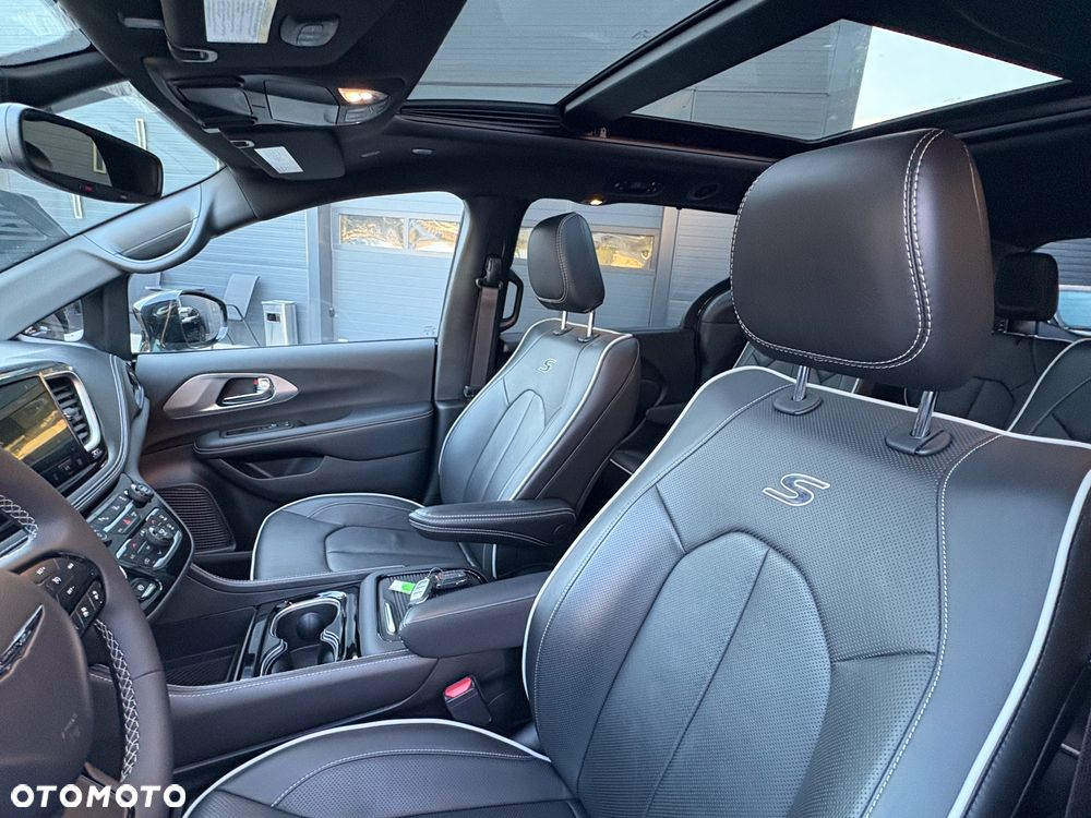 Chrysler Pacifica - 18