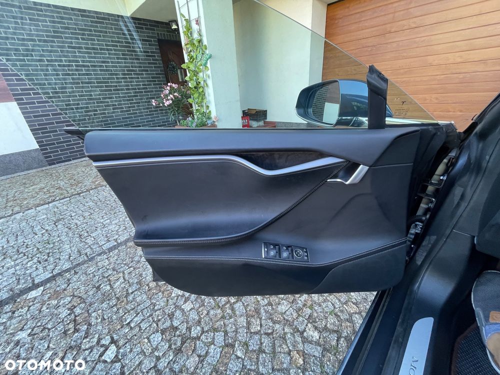 Tesla Model S - 15