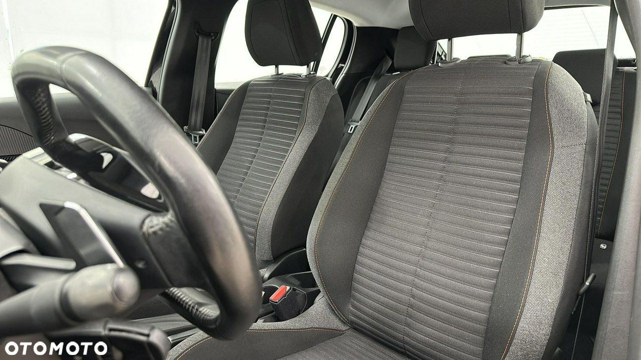 Peugeot 208 - 17