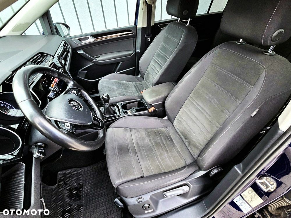Volkswagen Touran - 32