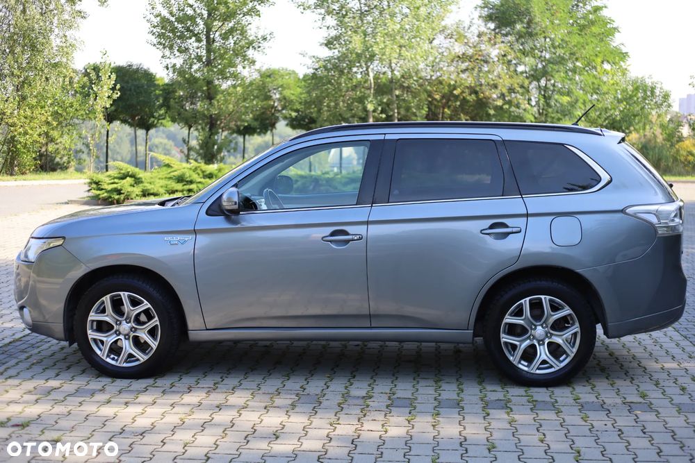 Mitsubishi Outlander 2.0 4WD Plus - 4