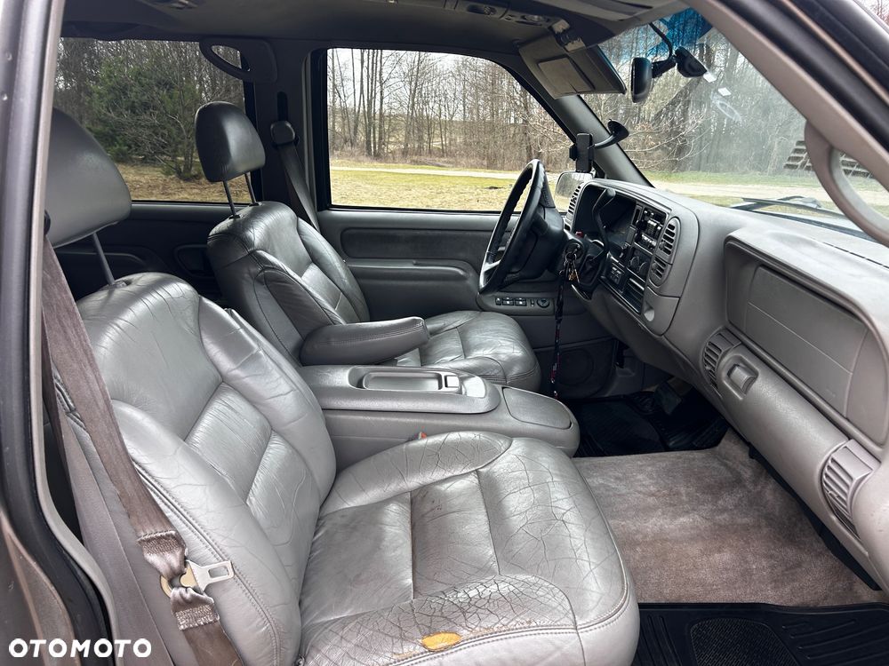 Chevrolet Suburban - 7