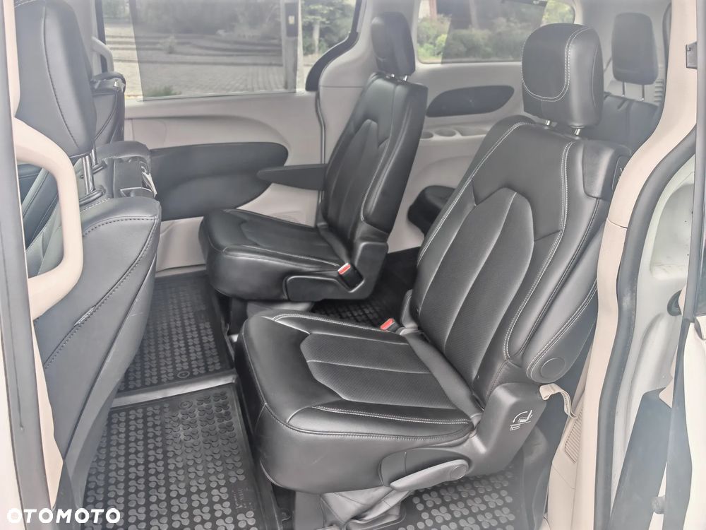 Chrysler Pacifica - 28