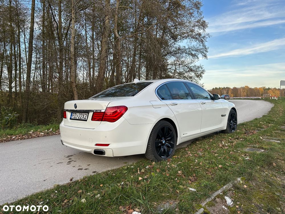 BMW Seria 7 740d xDrive - 39