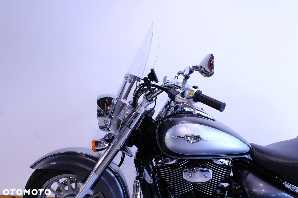 Suzuki Intruder - 13