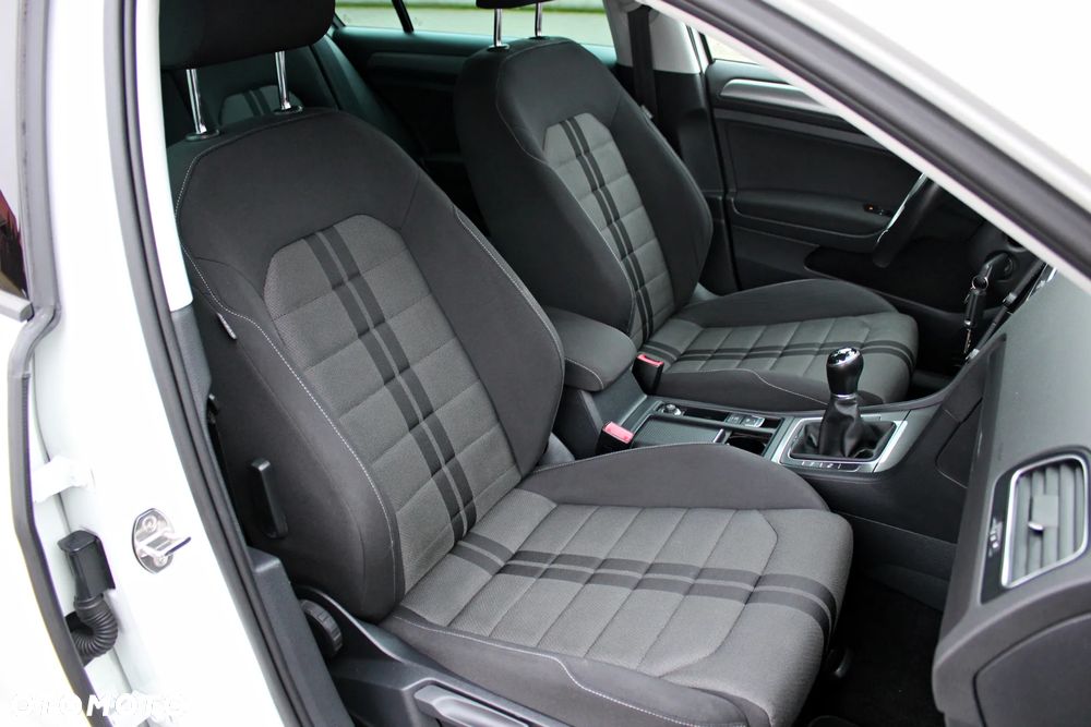 Volkswagen Golf - 17