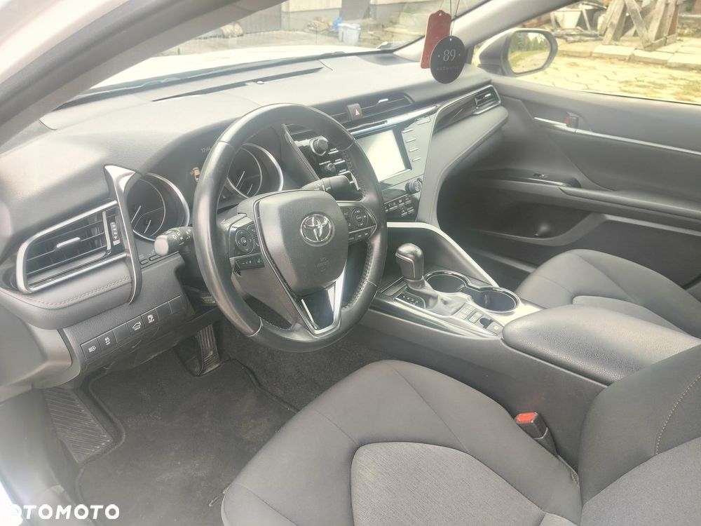 Toyota Camry 2.5 Hybrid Comfort CVT - 2