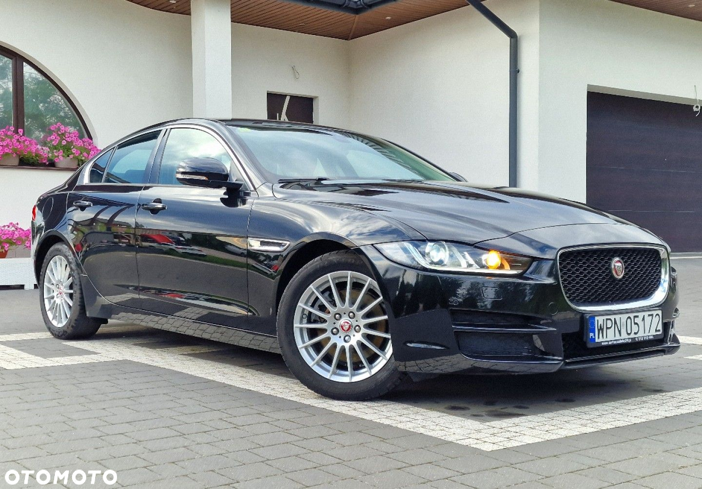 Jaguar XE - 15