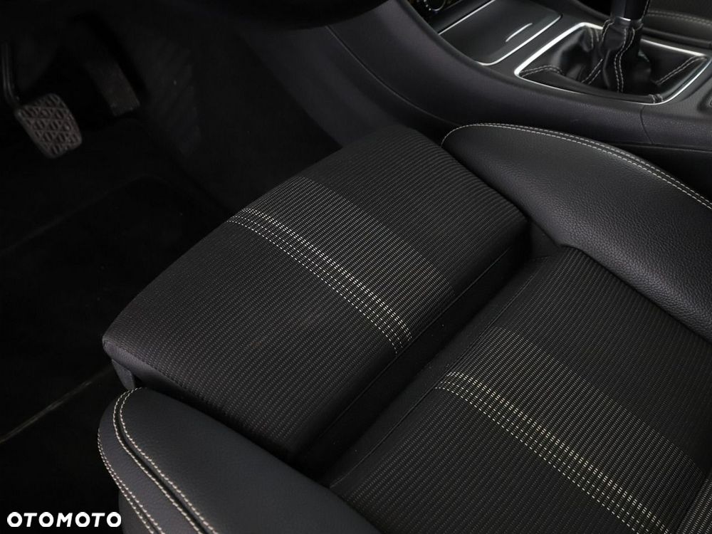 Mercedes-Benz CLA 180 Urban - 34