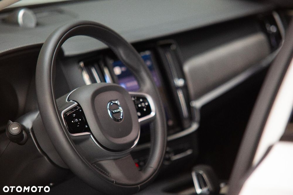 Volvo V90 Cross Country - 13