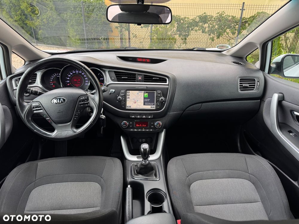 Kia Ceed 1.4 CVVT ISG Dream-Team Edition - 28