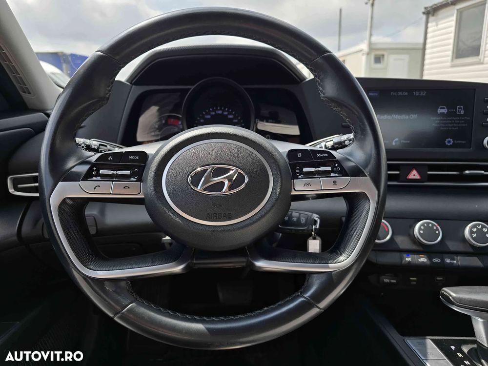 Hyundai Elantra - 15