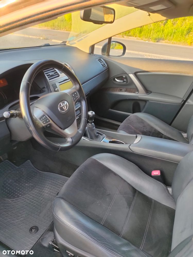 Toyota Avensis 2.0 D-4D Premium - 21