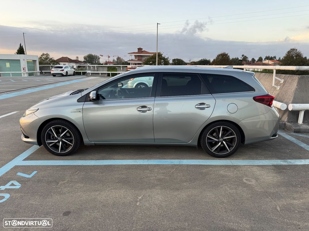 Toyota Auris Touring Sports 1.8 HSD Comfort+P.Sport - 4