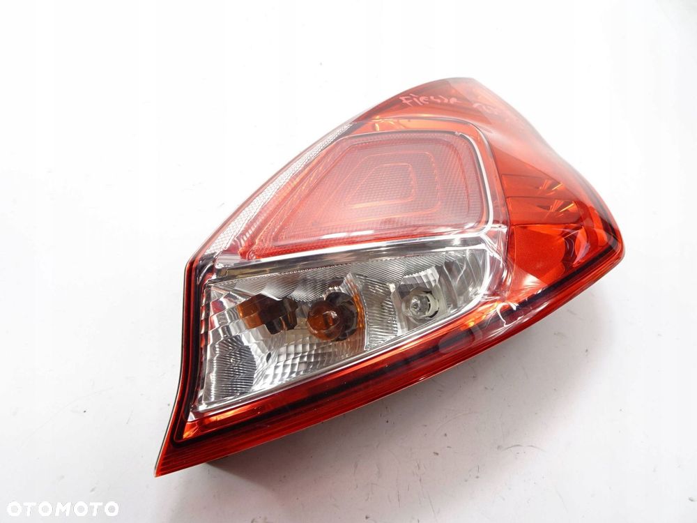 lampa prawy tył ford fiesta mk7 lift - 2