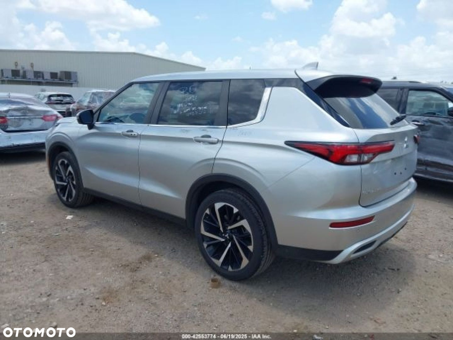 Mitsubishi Outlander - 3