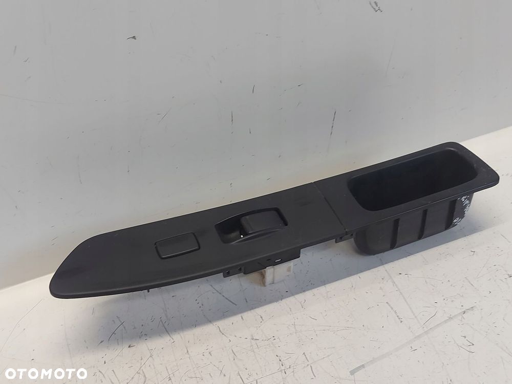 NISSAN PRIMERA P12 PRZEŁĄCZNIK SZYB PRAWY PANEL - 3
