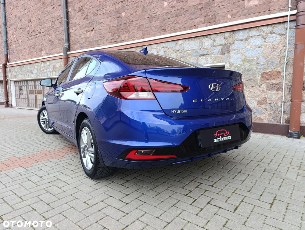Hyundai Elantra 1.6 Comfort - 9