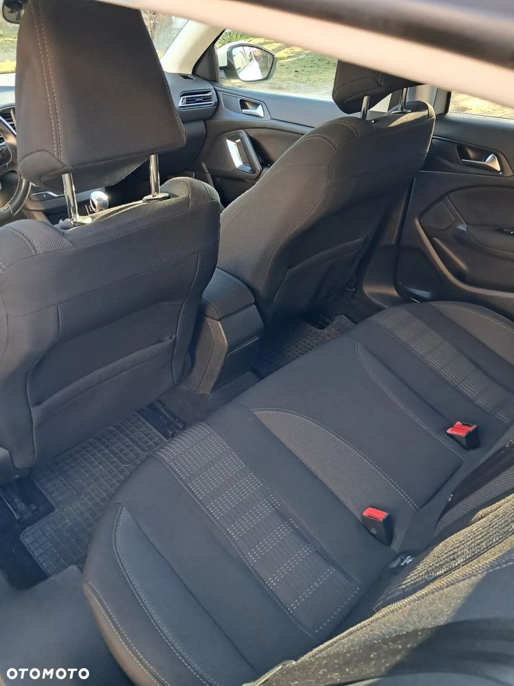 Peugeot 308 1.6 BlueHDi Allure S&S - 9