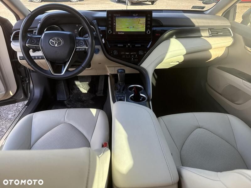 Toyota Camry 2.5 Hybrid Executive CVT - 24