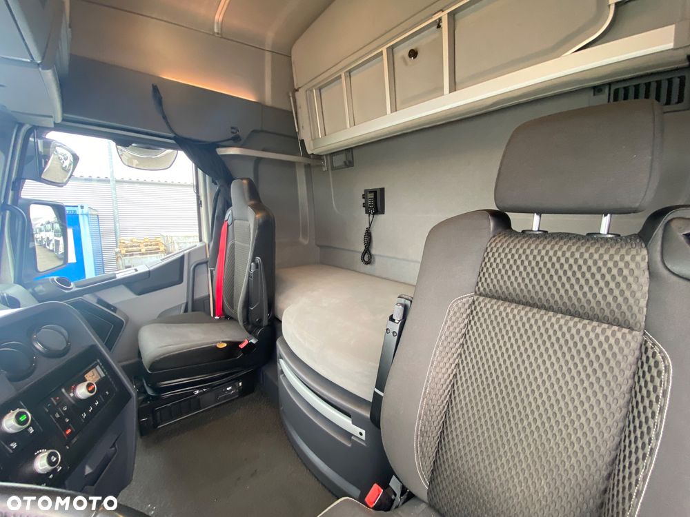 Renault T480 High Sleeper Cab - 9