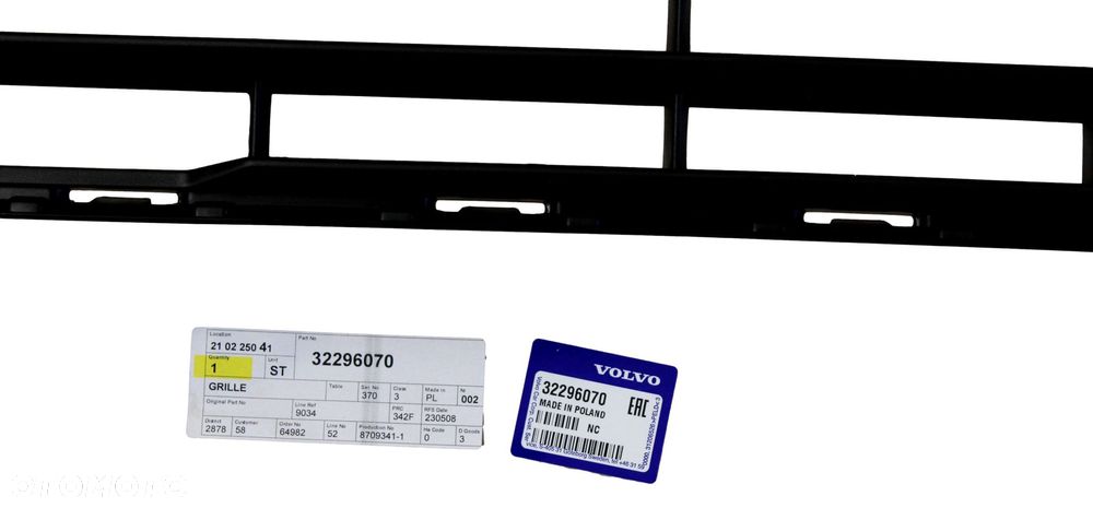 VOLVO XC60 II grill dolna kratka srodkowa atrapa zderzaka przod OE - 2