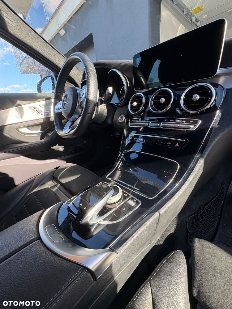 Mercedes-Benz Klasa C 300 d 4Matic 9G-TRONIC AMG Line - 16