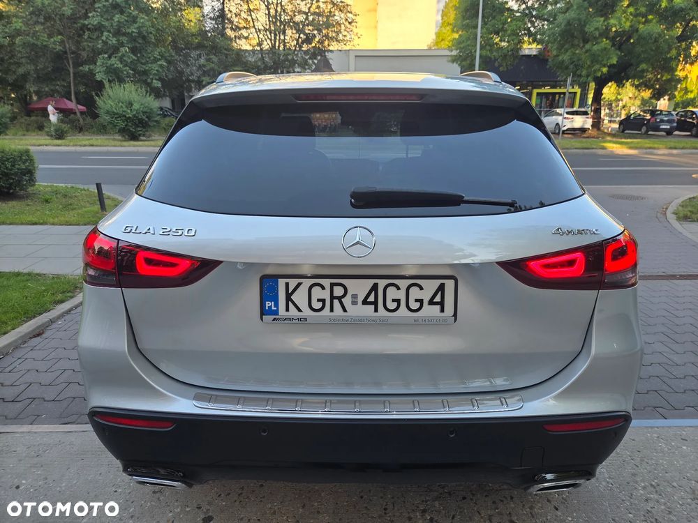 Mercedes-Benz GLA 250 4-Matic AMG Line - 12