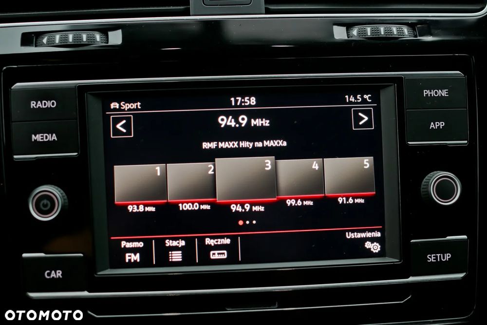 Volkswagen Golf - 28