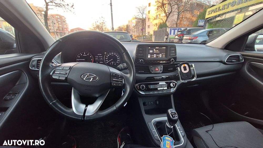 Hyundai i30 1.4 100CP 5DR M/T Comfort - 9