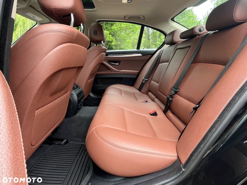 BMW Seria 5 535i xDrive - 11